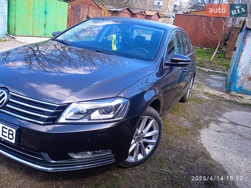 Седан Volkswagen Passat 2012 в Глухове
