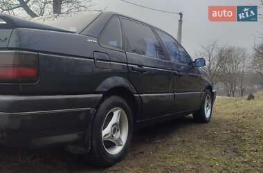 Седан Volkswagen Passat 1993 в 
