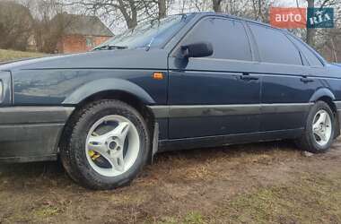 Седан Volkswagen Passat 1993 в 