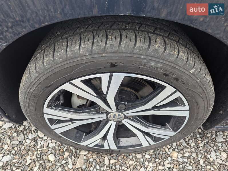 Седан Volkswagen Passat 2021 в Ровно