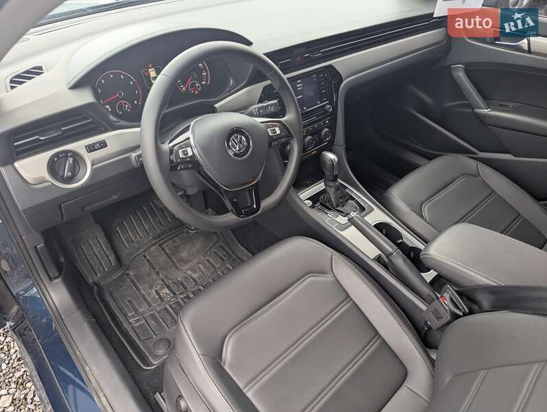 Седан Volkswagen Passat 2021 в Ровно