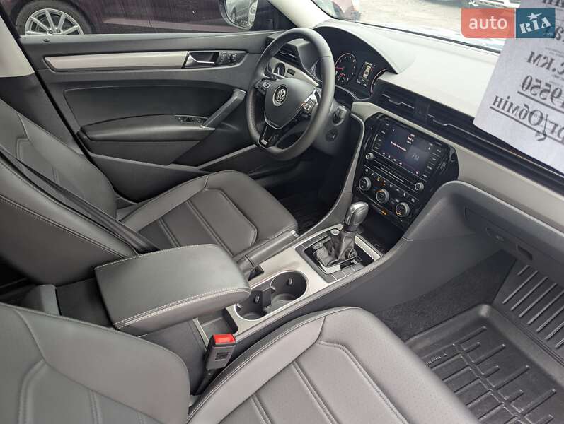 Седан Volkswagen Passat 2021 в Ровно