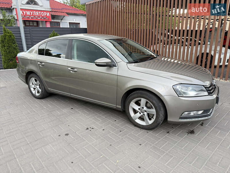 Седан Volkswagen Passat 2013 в Черкассах