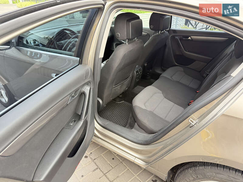 Седан Volkswagen Passat 2013 в Черкассах