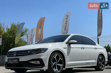 Седан Volkswagen Passat 2021 в 