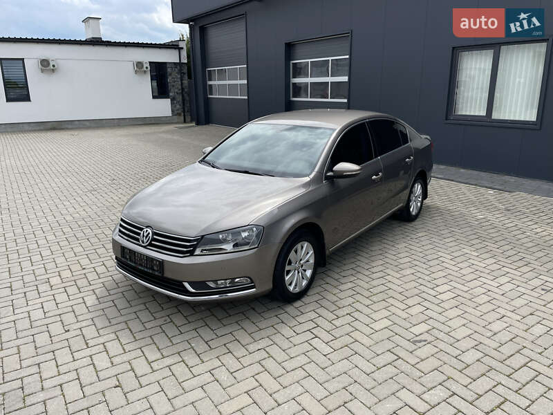 Седан Volkswagen Passat 2011 в 