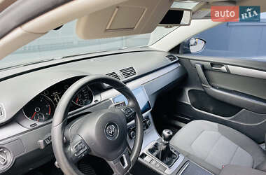 Седан Volkswagen Passat 2011 в 