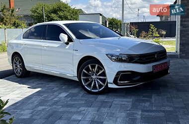 Седан Volkswagen Passat 2020 в Ужгороде