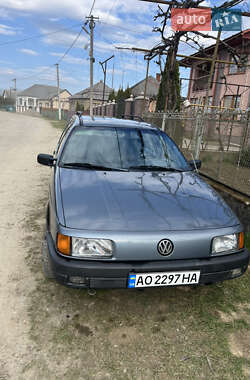 Универсал Volkswagen Passat 1988 в Виноградове
