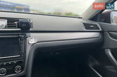 Седан Volkswagen Passat 2014 в 