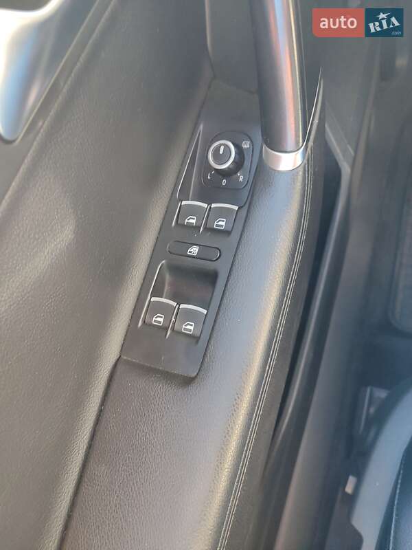 Універсал Volkswagen Passat 2013 в Львові