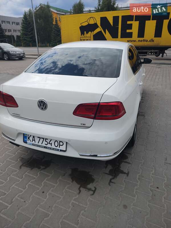 Седан Volkswagen Passat 2011 в Києві