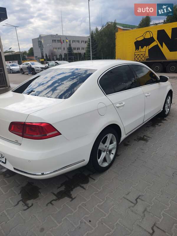 Седан Volkswagen Passat 2011 в Києві
