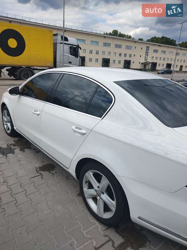 Седан Volkswagen Passat 2011 в Києві