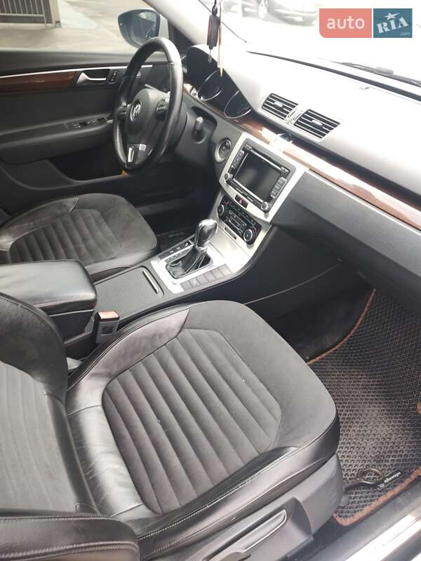 Седан Volkswagen Passat 2011 в Києві