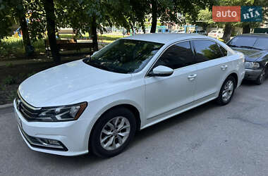 Седан Volkswagen Passat 2017 в Днепре