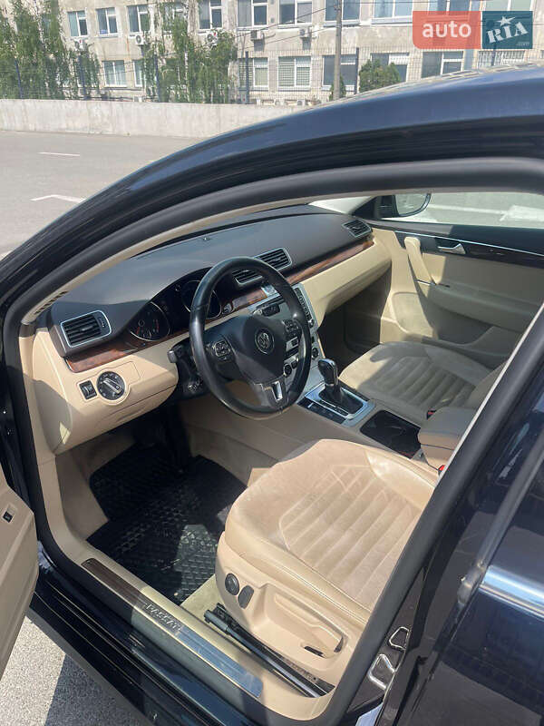Седан Volkswagen Passat 2012 в Києві