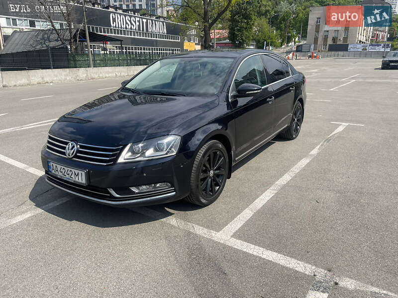 Седан Volkswagen Passat 2012 в Києві