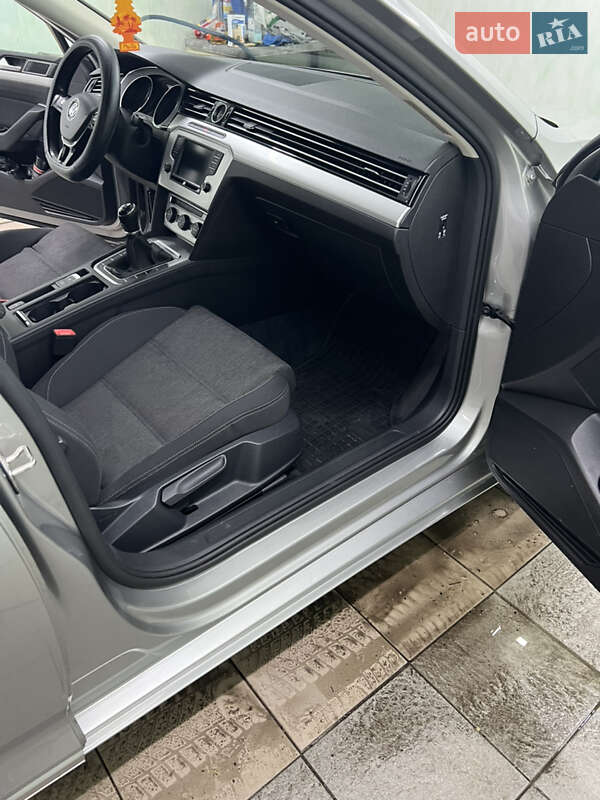 Универсал Volkswagen Passat 2015 в Полтаве