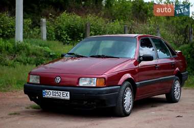 Седан Volkswagen Passat 1989 в Кременці
