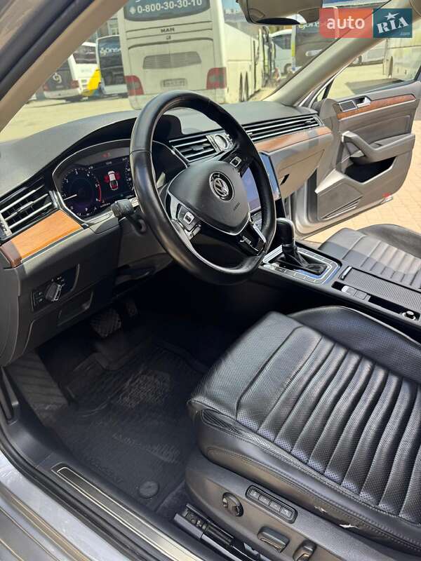 Седан Volkswagen Passat 2018 в Киеве