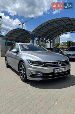 Седан Volkswagen Passat 2018 в Киеве