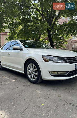 Седан Volkswagen Passat 2012 в Хотине