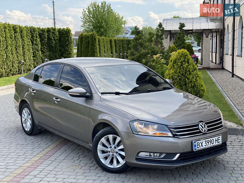Седан Volkswagen Passat 2011 в Дунаївцях