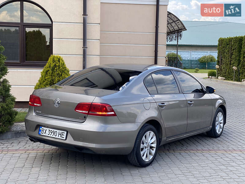 Седан Volkswagen Passat 2011 в Дунаївцях