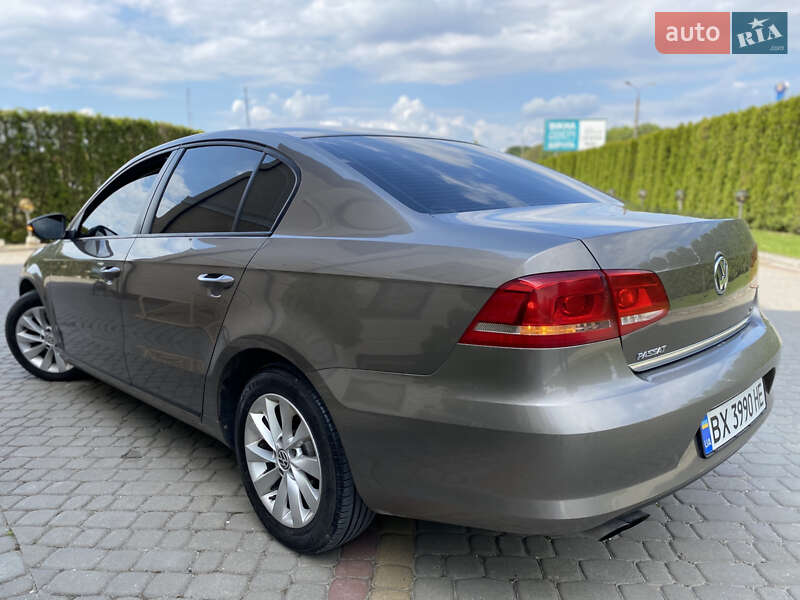 Седан Volkswagen Passat 2011 в Дунаївцях