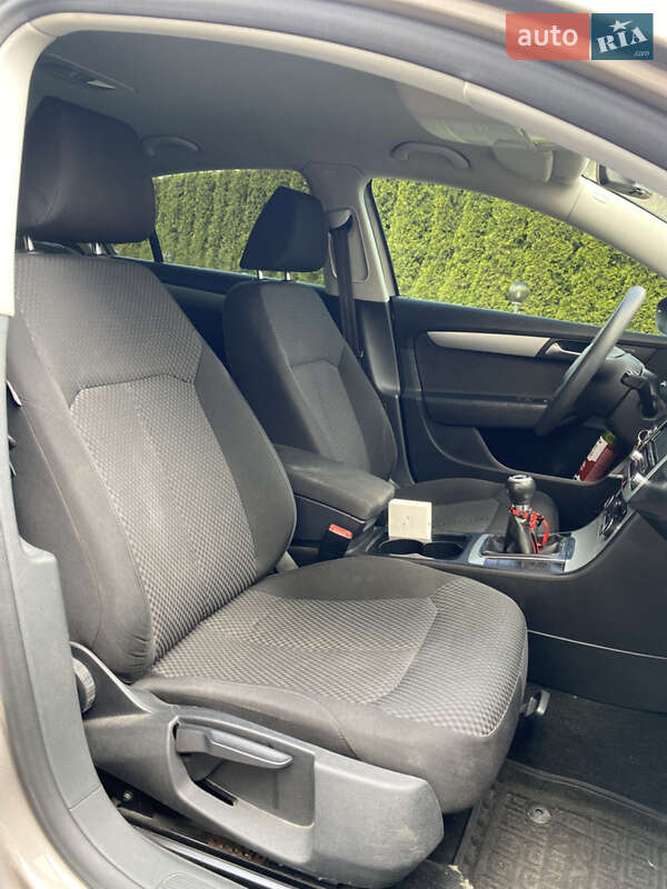 Седан Volkswagen Passat 2011 в Дунаївцях