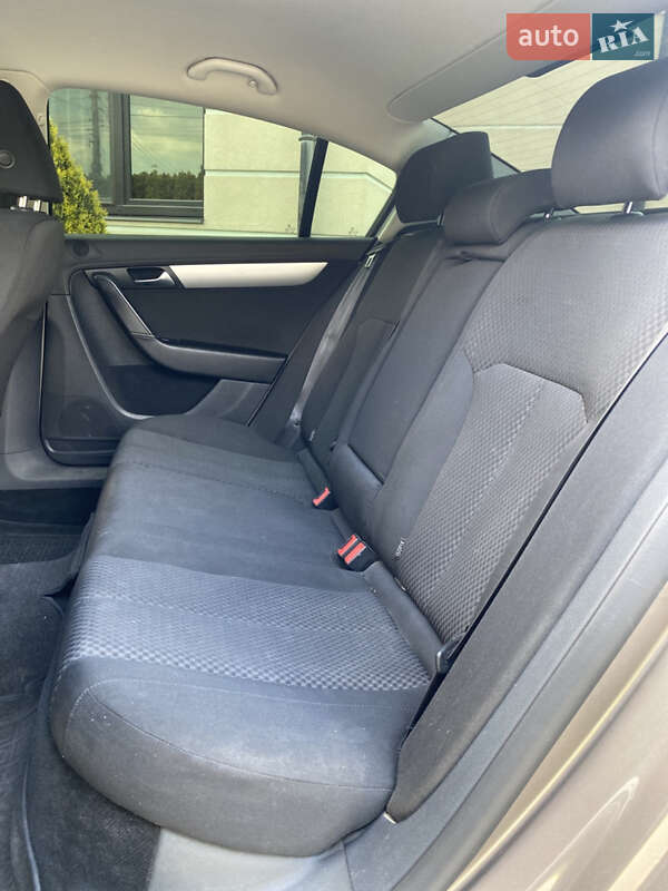 Седан Volkswagen Passat 2011 в Дунаївцях