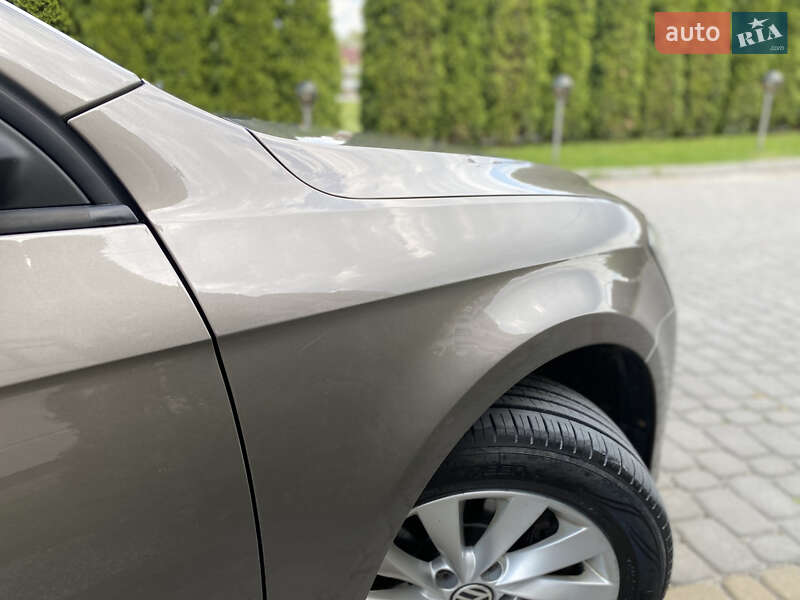 Седан Volkswagen Passat 2011 в Дунаївцях