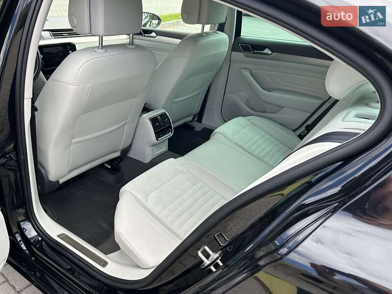 Седан Volkswagen Passat 2020 в Львове