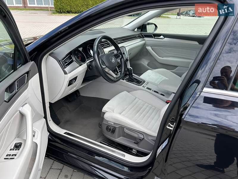 Седан Volkswagen Passat 2020 в Львове