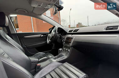 Універсал Volkswagen Passat 2012 в 