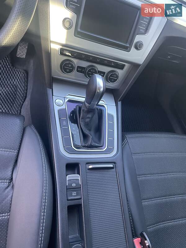 Универсал Volkswagen Passat 2015 в Днепре