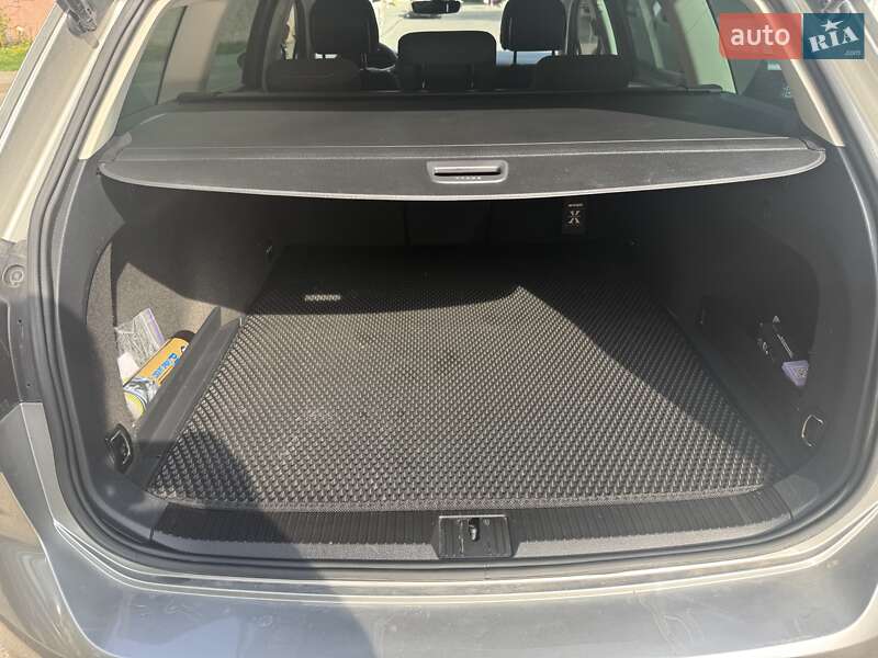 Універсал Volkswagen Passat 2015 в Львові