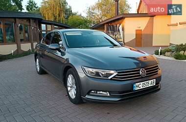 Седан Volkswagen Passat 2015 в Виноградові