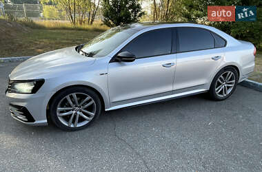 Седан Volkswagen Passat 2018 в Києві