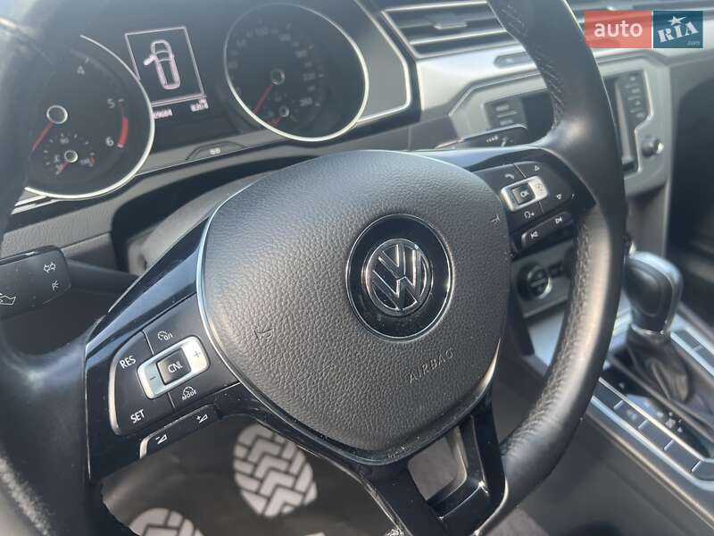 Универсал Volkswagen Passat 2015 в Киеве