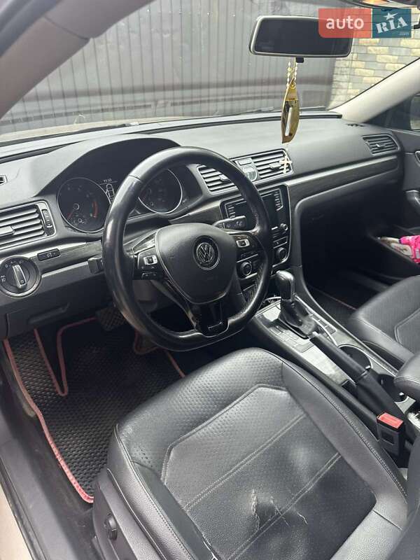 Седан Volkswagen Passat 2016 в Ивано-Франковске