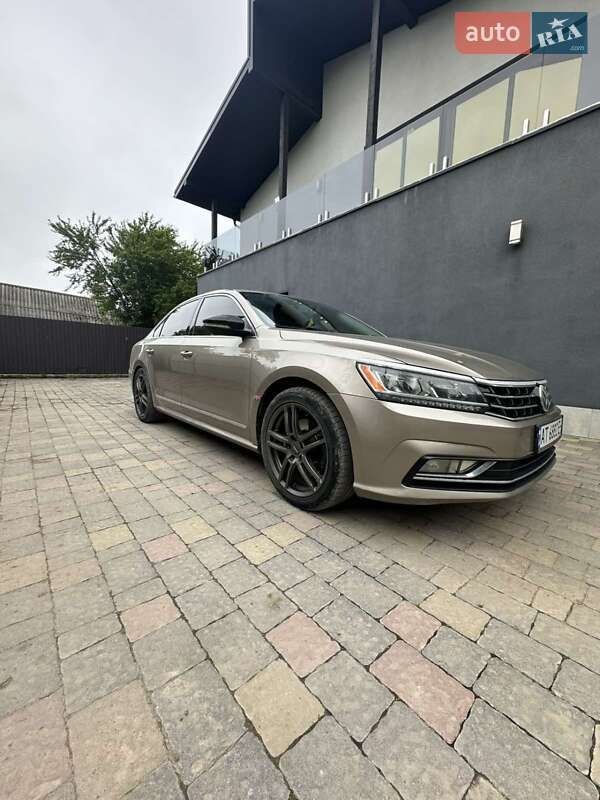Седан Volkswagen Passat 2016 в Ивано-Франковске