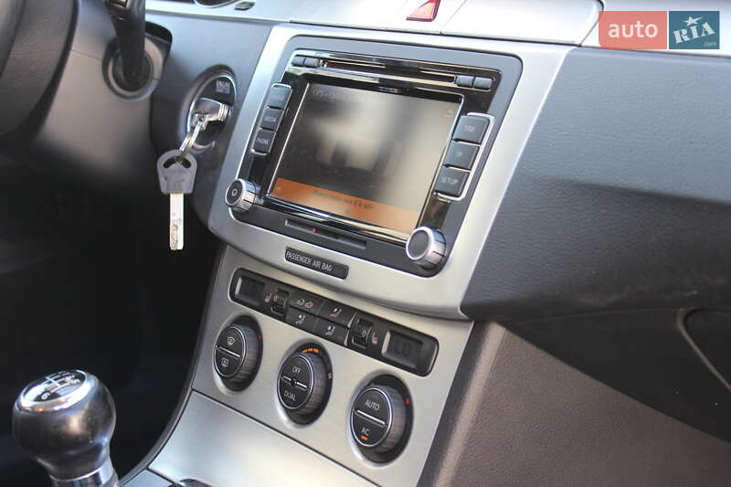 Седан Volkswagen Passat 2008 в Днепре