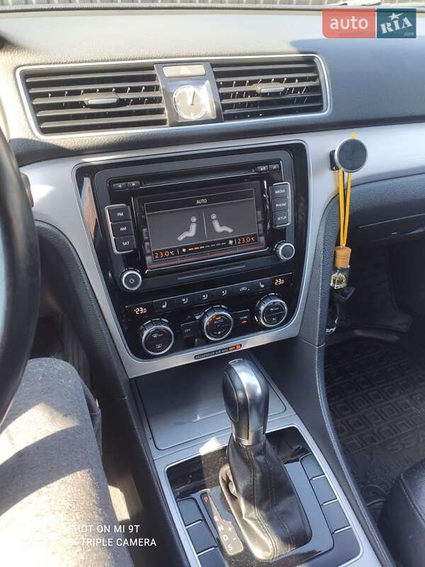Седан Volkswagen Passat 2012 в Киеве