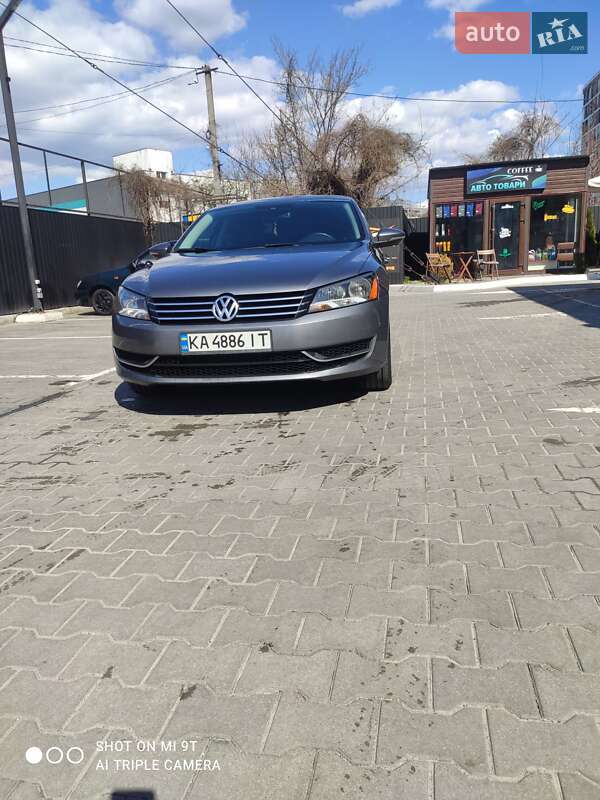 Седан Volkswagen Passat 2012 в Киеве