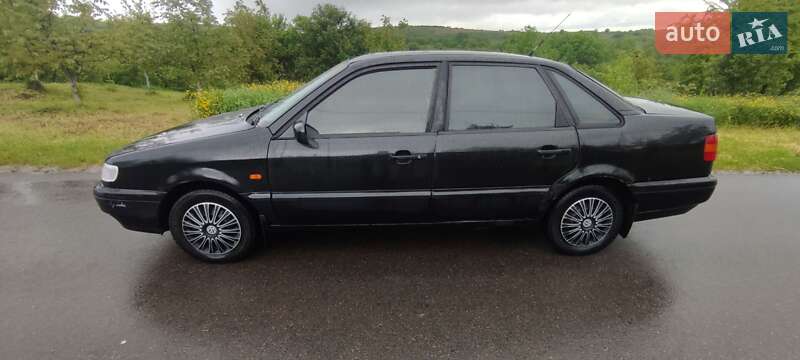 Седан Volkswagen Passat 1994 в Калуше