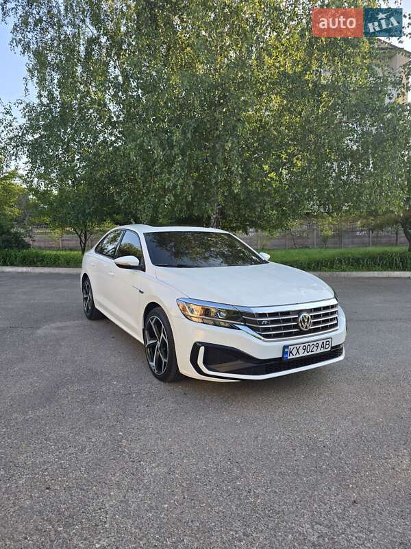 Седан Volkswagen Passat 2020 в Харькове