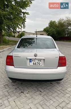 Седан Volkswagen Passat 1999 в 