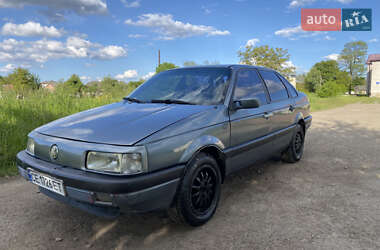 Седан Volkswagen Passat 1988 в Стрые